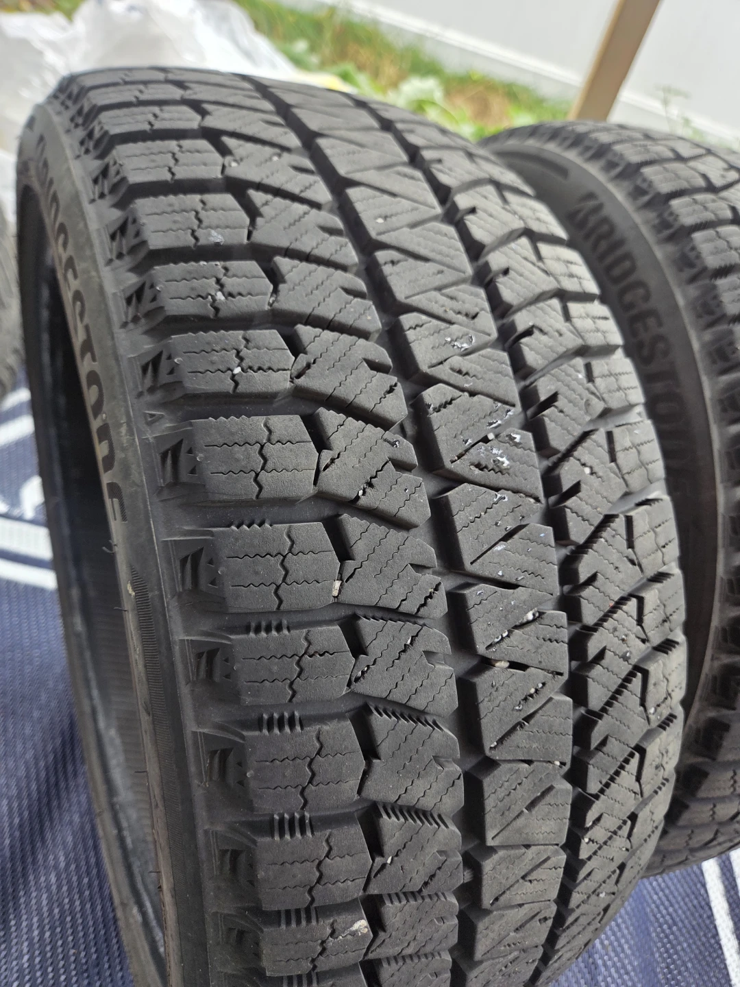 235/40R18 Winter Tires (4) Bridgestone WS90 + Rovelo - photo 3
