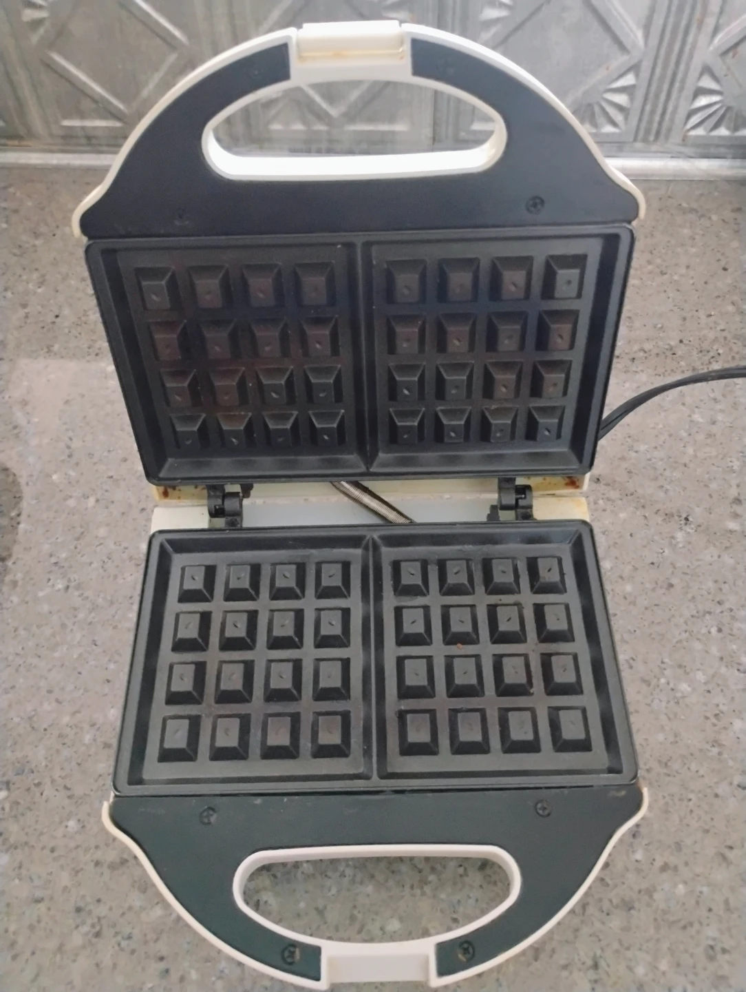 Salton Waffle Maker - photo 3