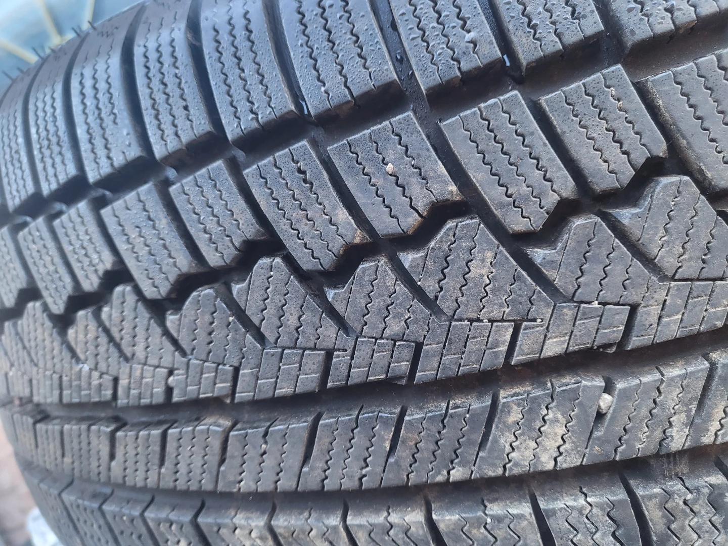 Set of 2 like new winter Zetex WH1000 Tires 215/50R17