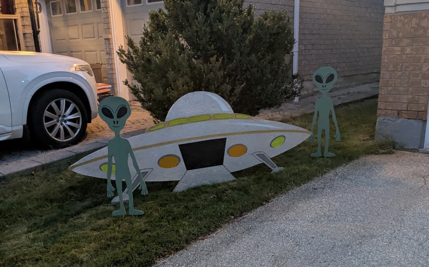Alien display