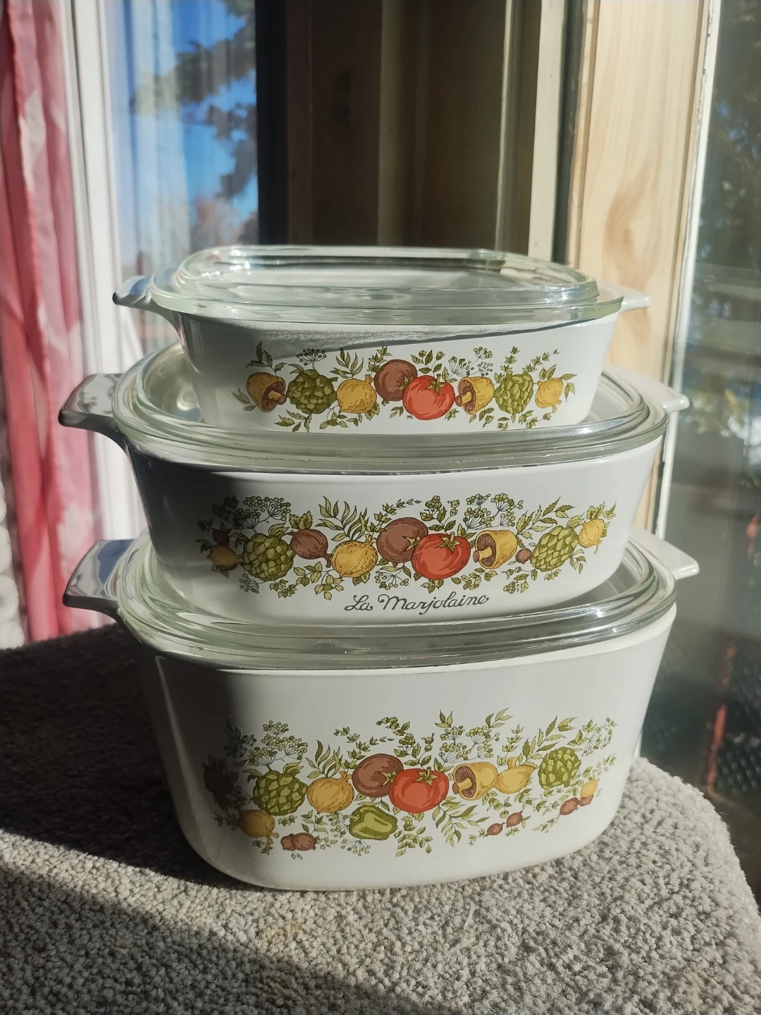Corning wear Casserole Set of 3 with lids