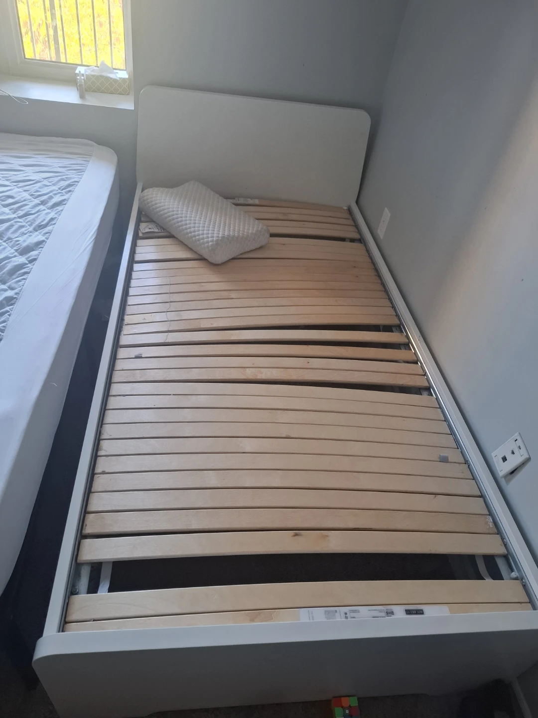 IKEA Twin Bed Frame with Luroy Slats mattress not with matress