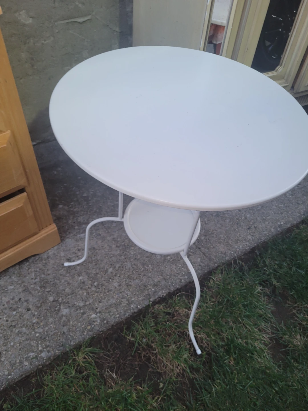 White Round Metal Patio Side Table