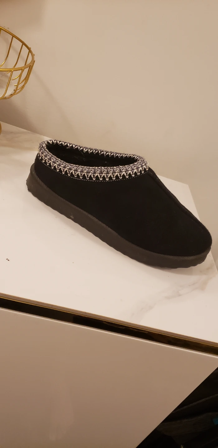 12 - 14 yr olds. Black tasman Slippers.