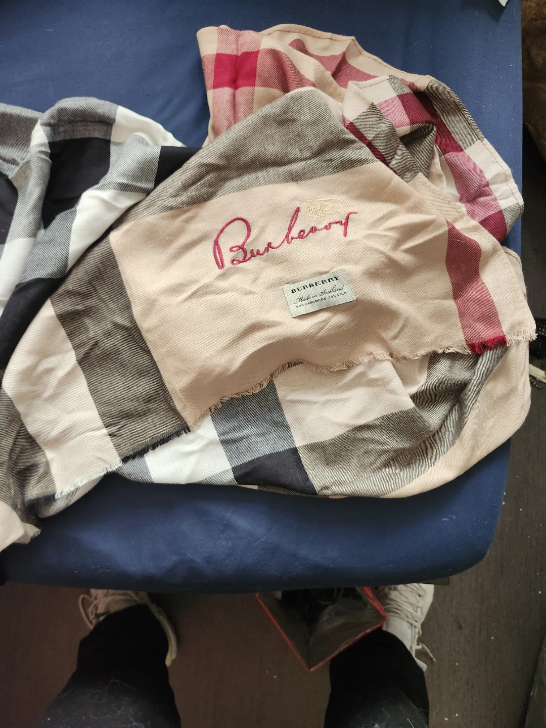 Burberry Cashmere and Silk Scarf - photo 2