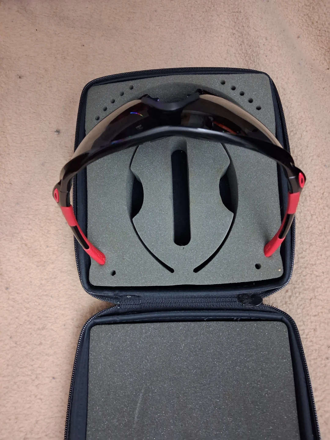 Oakley sunglasses with spare lens and hard storage case - photo 2