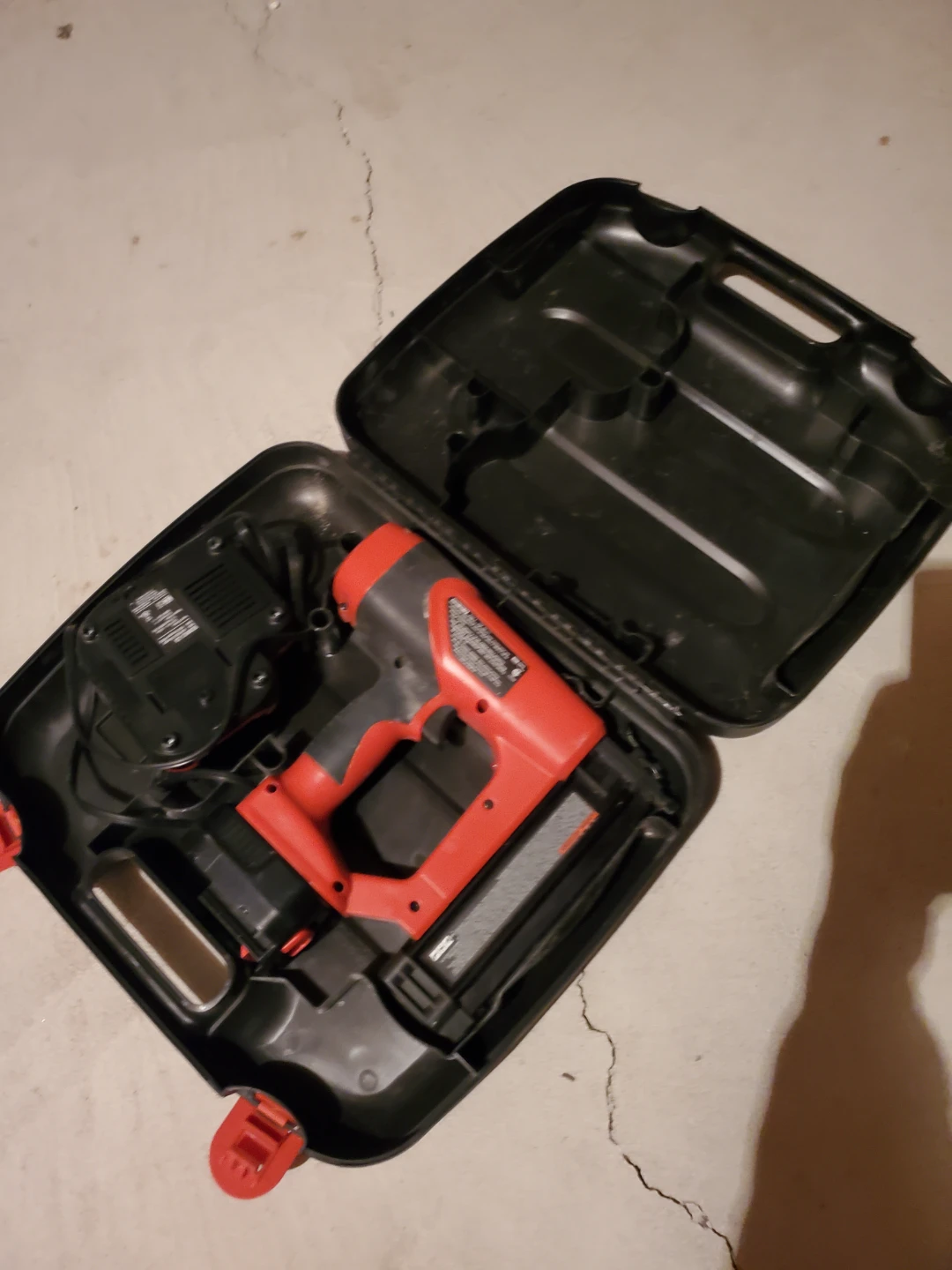 Black & Decker 12V Cordless Finish Nailer - photo 4