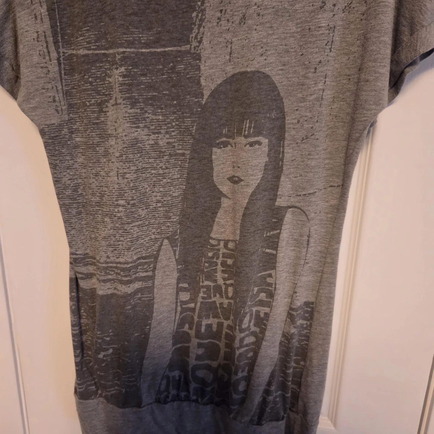 Grey Graphic Print Short Sleeve T-Shirt Size Medium - photo 4