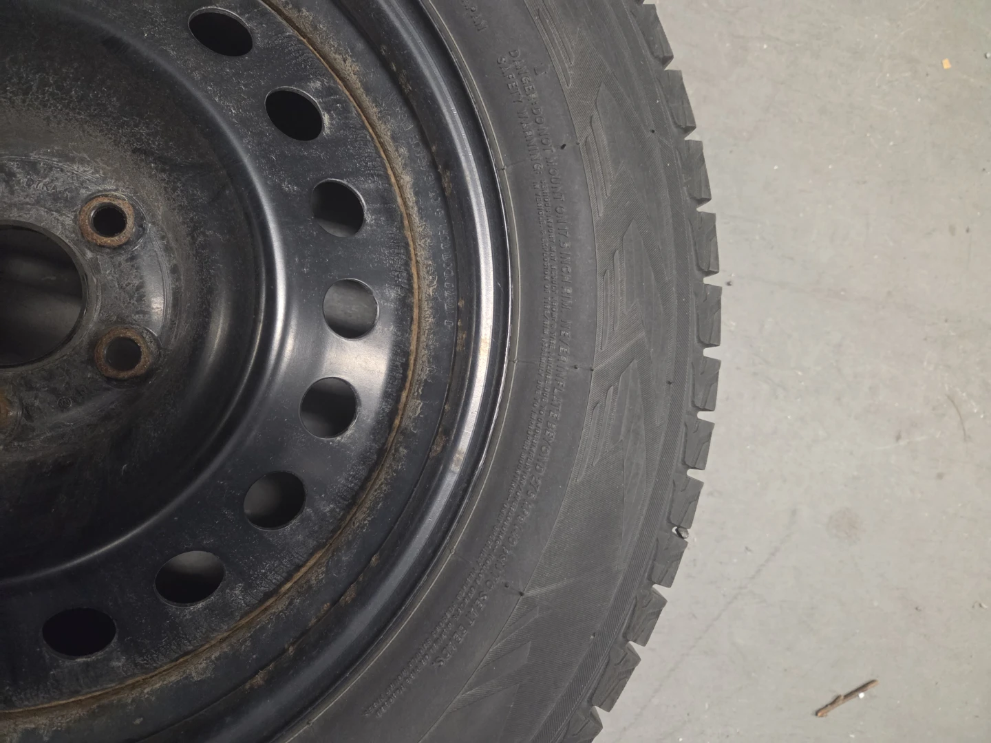 (4) Yokohama iceGUARD G075 Tire 225/65R17 - photo 3