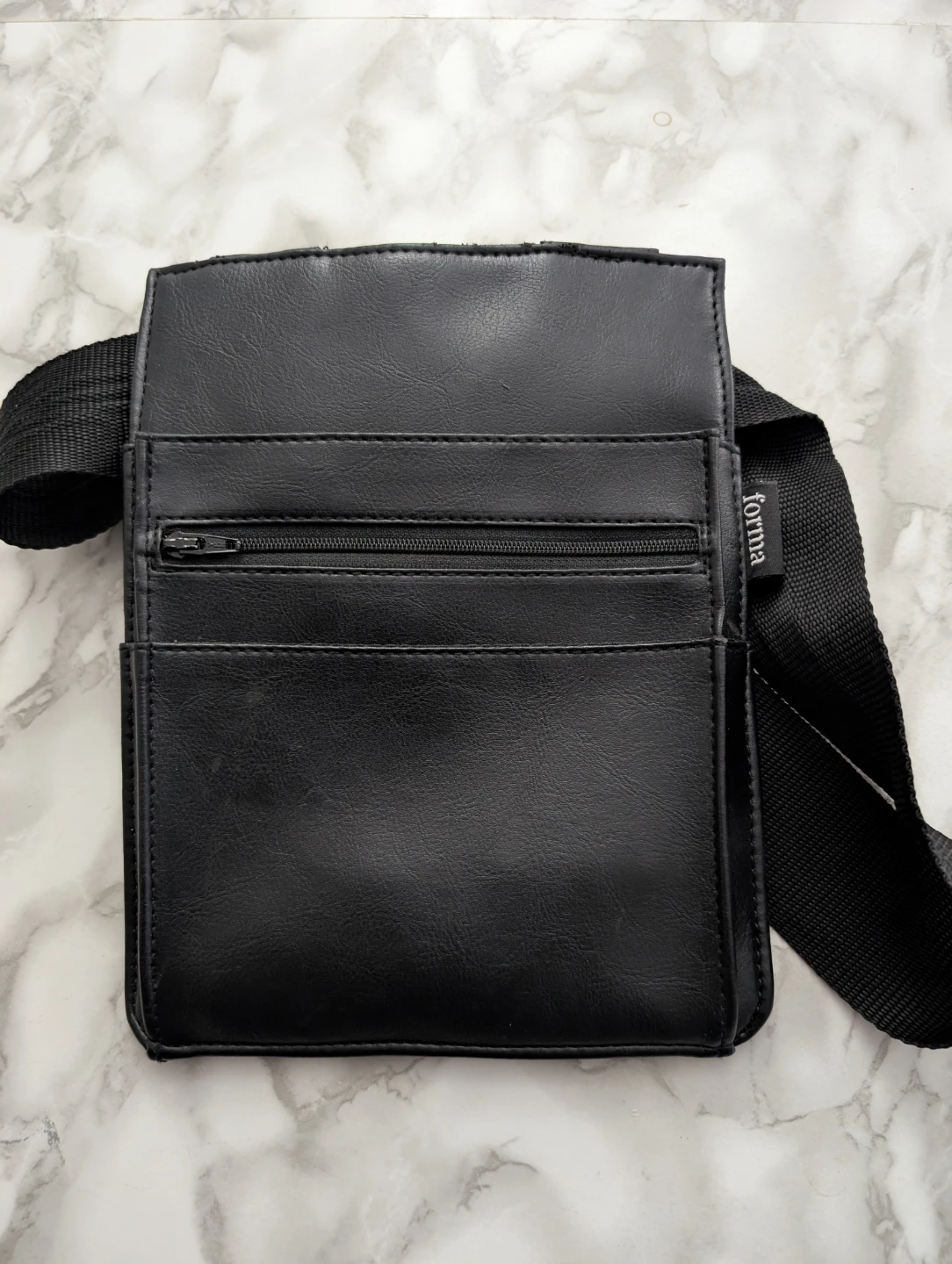 Forma black servers pouch