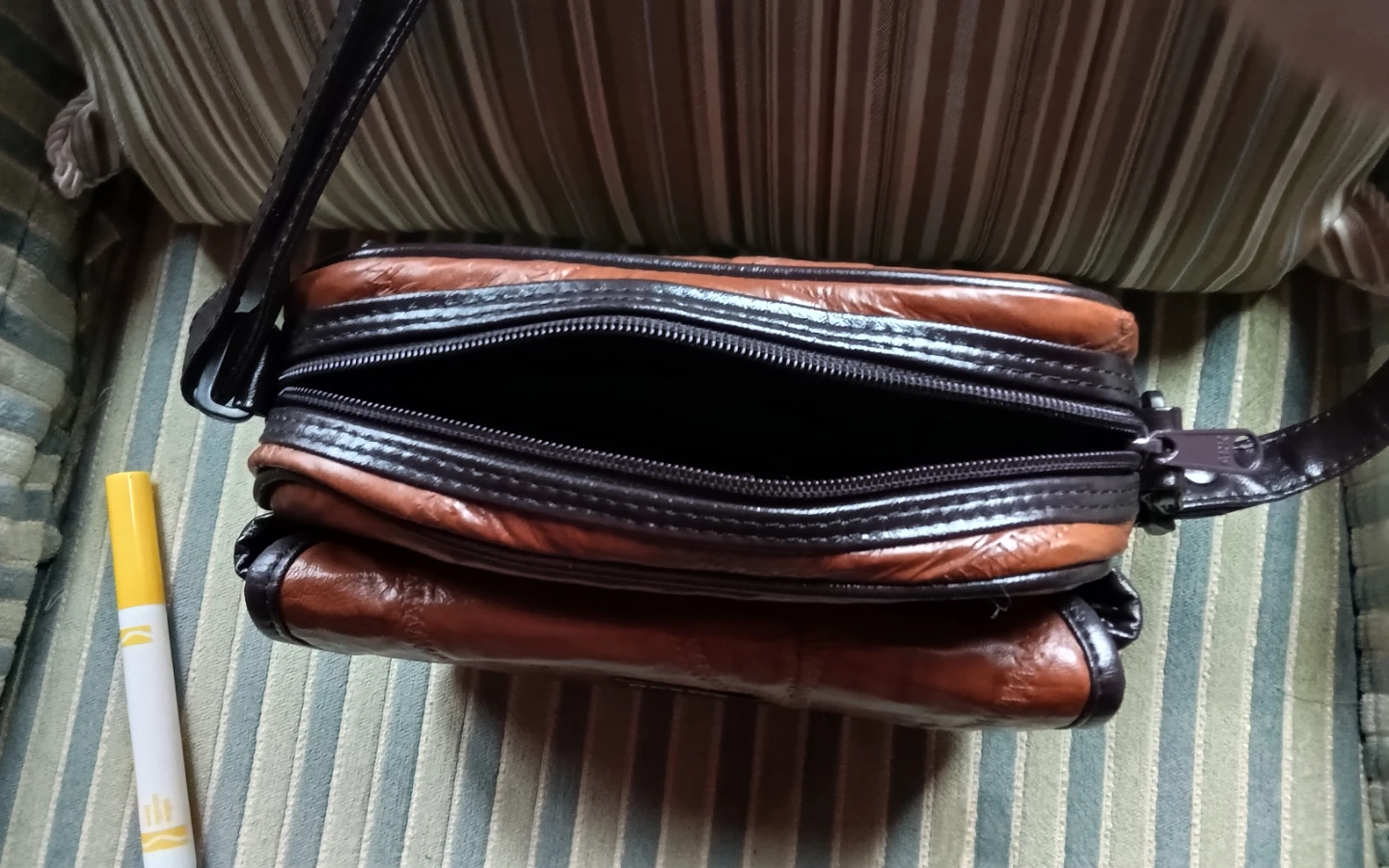 Rustic brown leather crossbody bag - photo 4