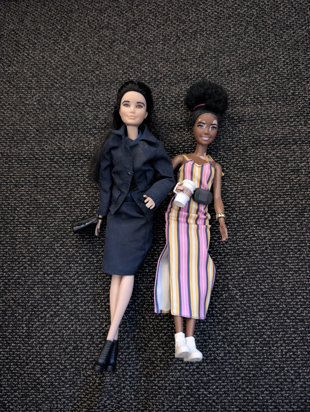 Set of 2 Fashionista Barbie Dolls