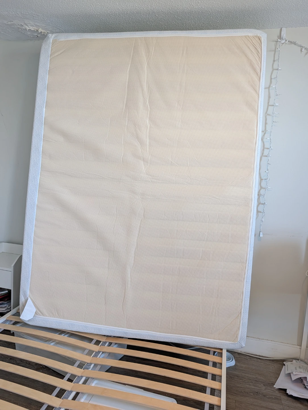 12 inches - Zinus memory foam - Queen Size Mattress