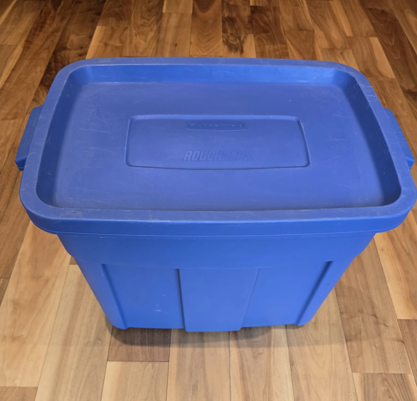 Rubbermaid Roughneck Storage Bin