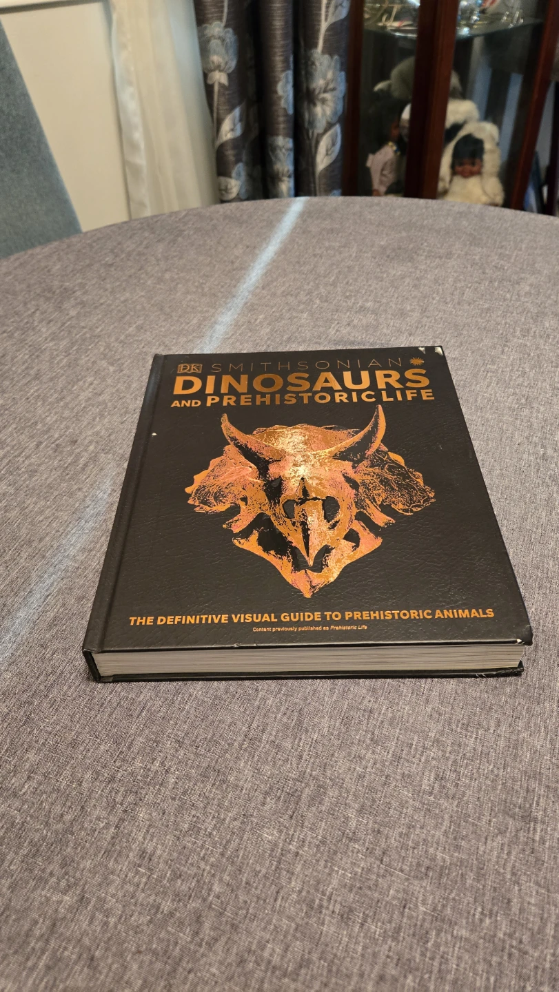 DK Smithsonian Dinosaurs and Prehistoric Life Book