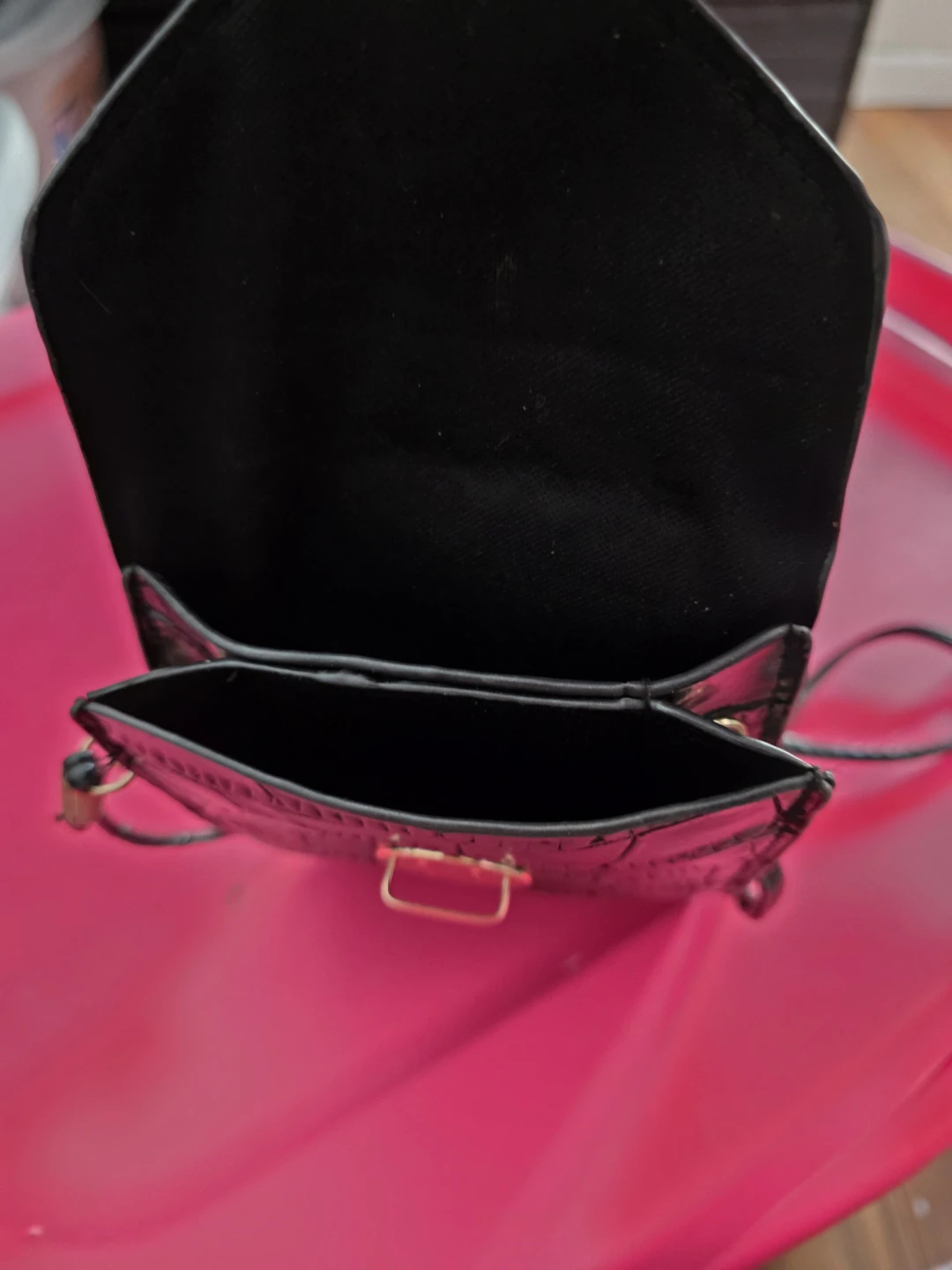 Black Croc-Embossed Crossbody Phone Bag - photo 2