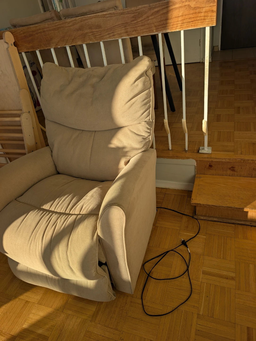 Beige Recliner Armchair - photo 2