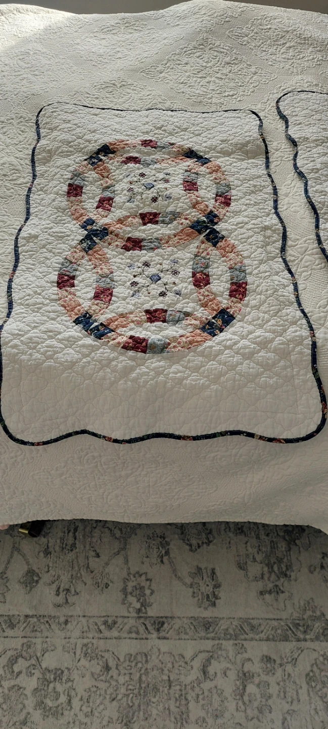 Queen size quilt pillow shams sold as pair - photo 3