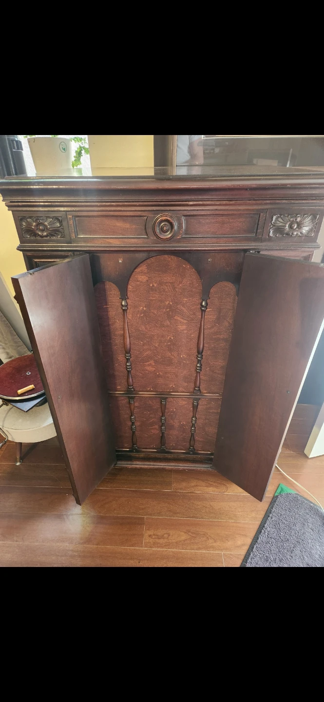 1926 Victor victrolla credenza X