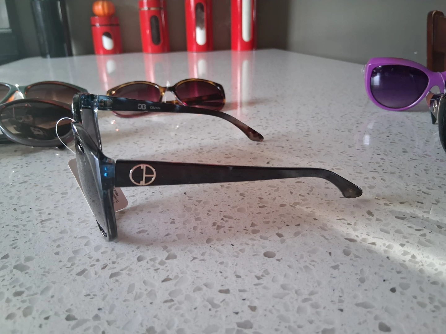 6 pairs of sunglasses - photo 5