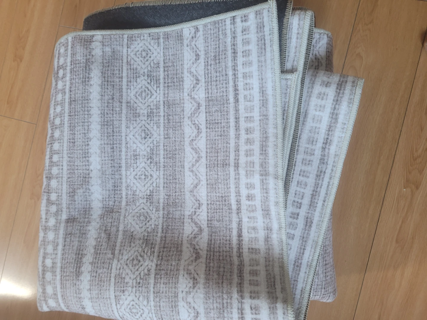 Geometric Pattern Area Rug - photo 3