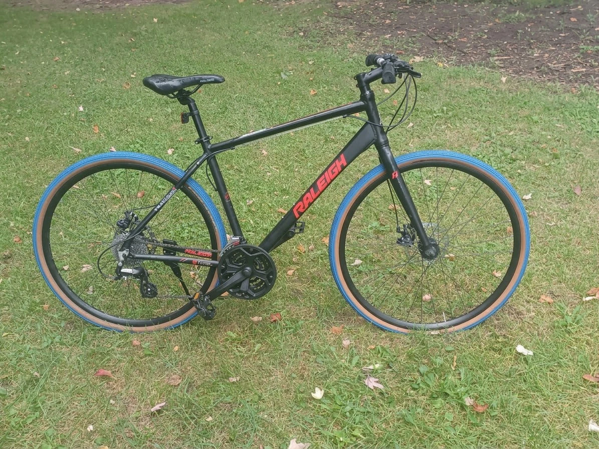 Raleigh Transfer Hybrid Bike - Great Condition