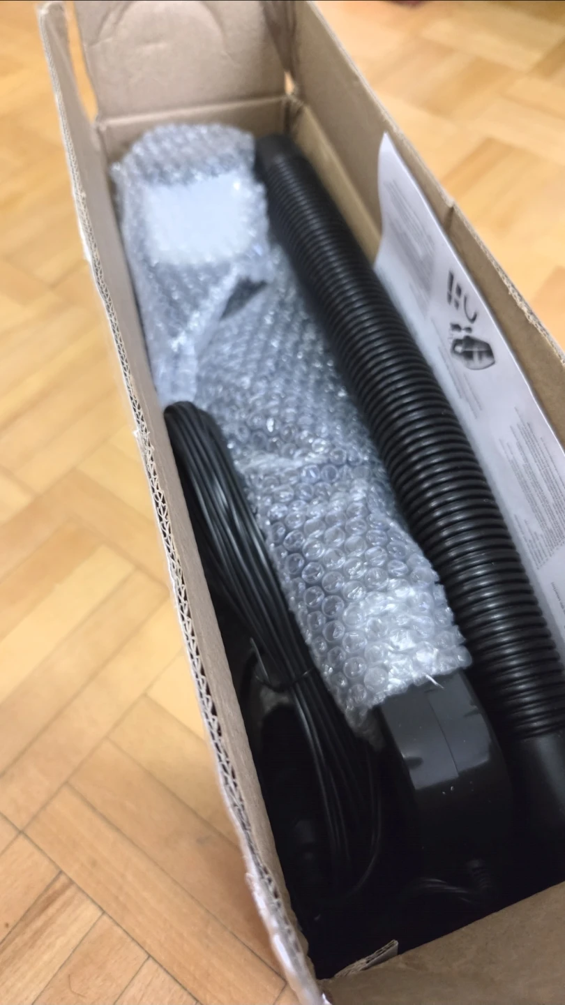12-V Car Vacuum Cleaner with Accessories *new - photo 2
