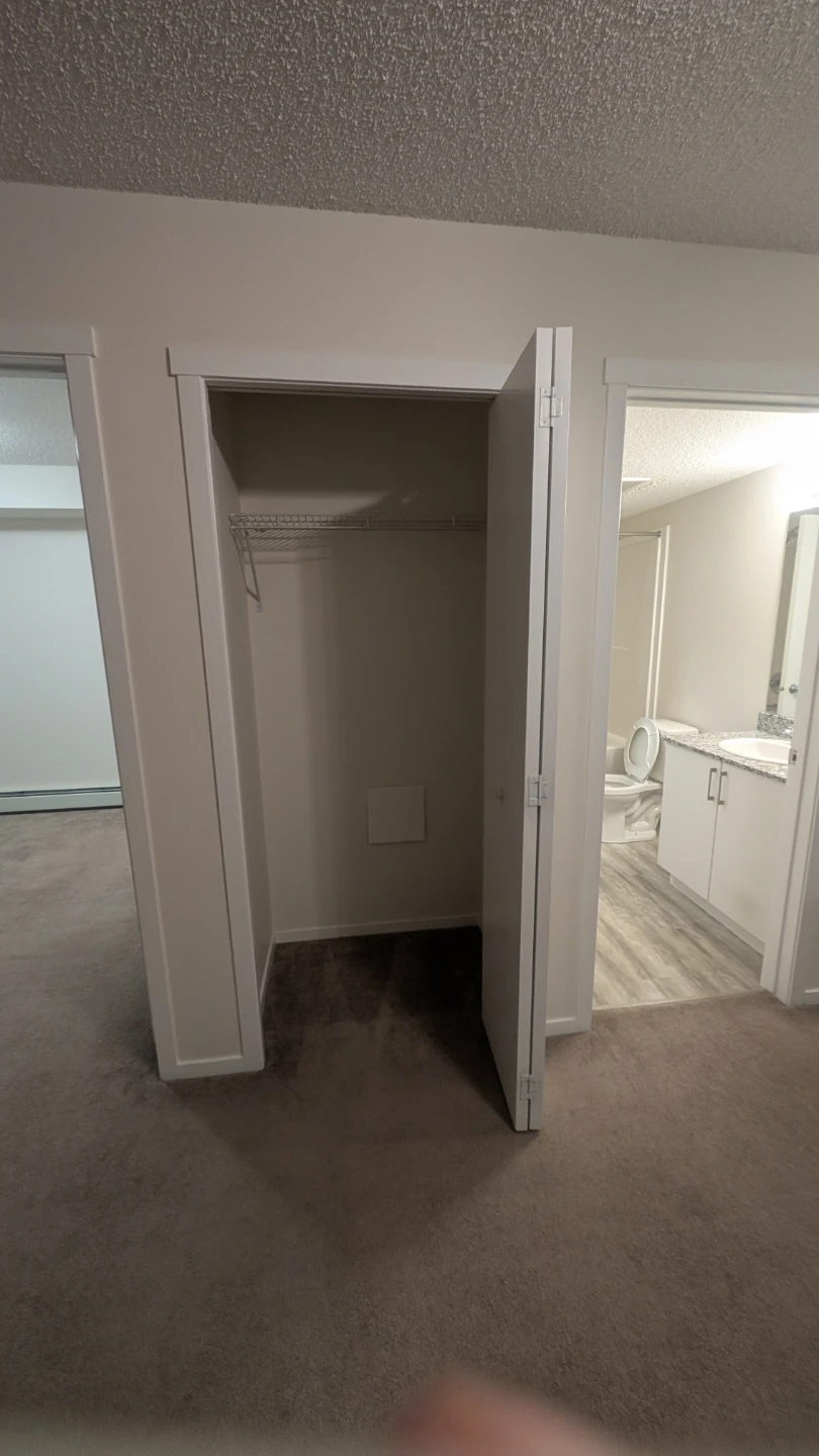 Rent 2bhk+ Den - photo 3