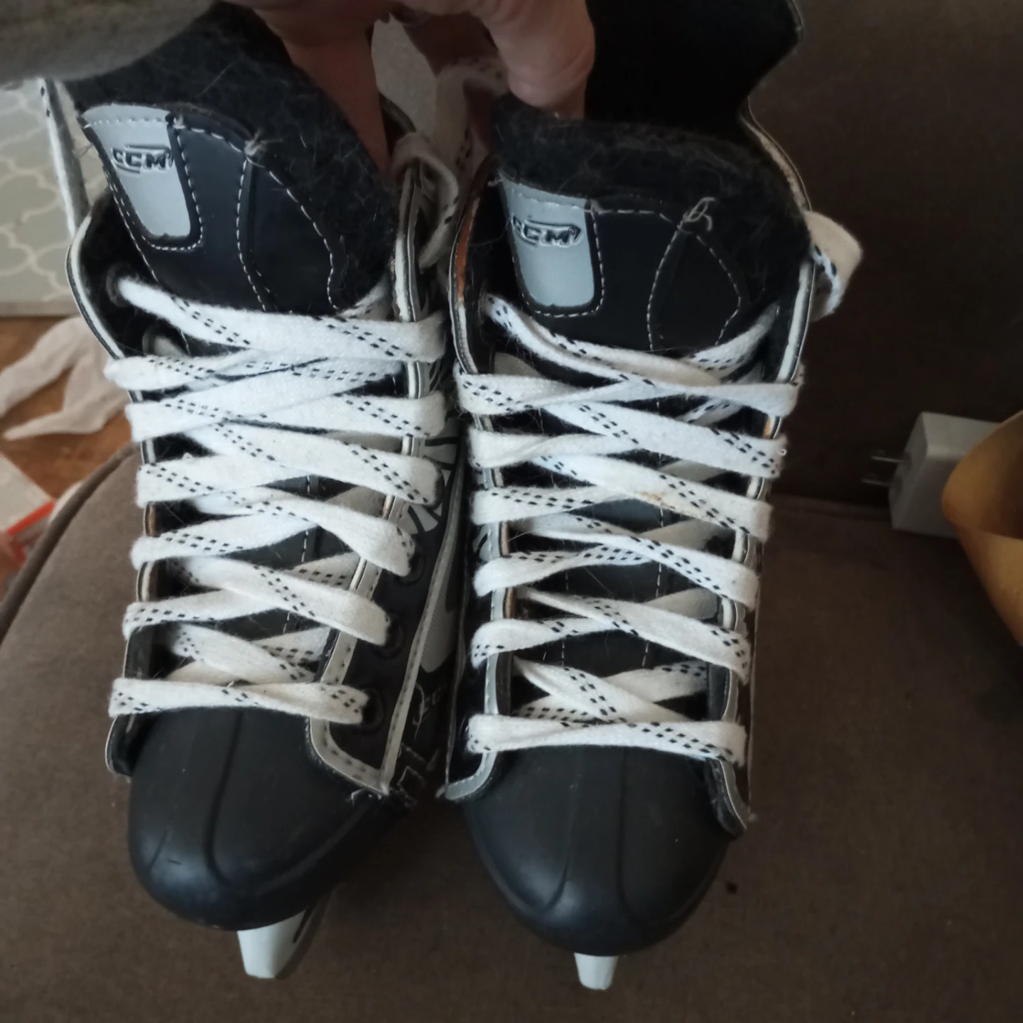 Boys hockey pair  of Skates - photo 3