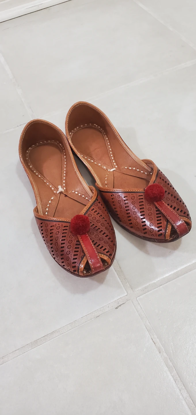 Traditional Brown Punjabi Leather Juttis - photo 2