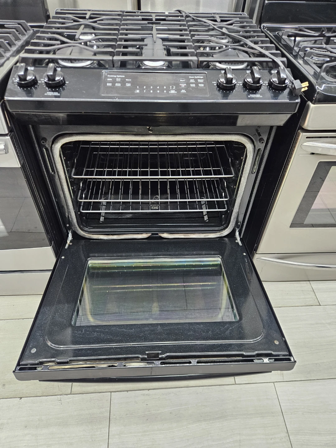 GE Gas Range with Oven - photo 3