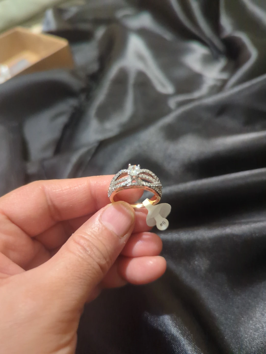 Gold-tone ring with crystals, size 8, 9 - photo 3