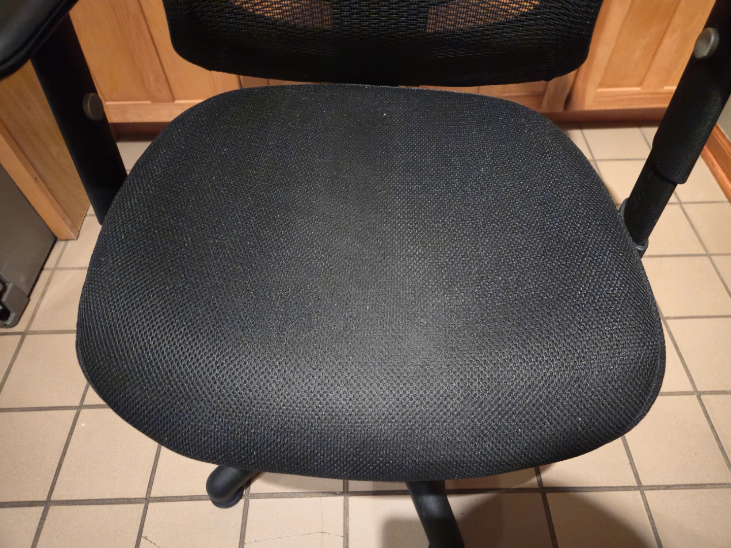 Adjustable Ergonomic Office Chair – Mesh Back - photo 4