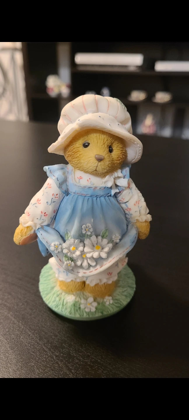 Cherished Teddies - Catching the first blooms