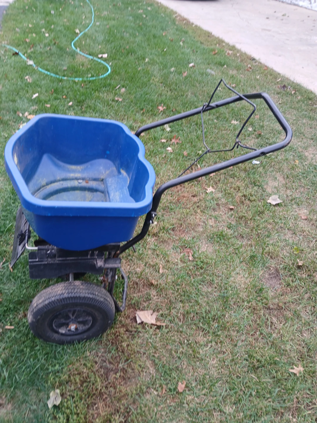 Chapin 80 lb. Salt and Ice Melt Spreader - photo 4