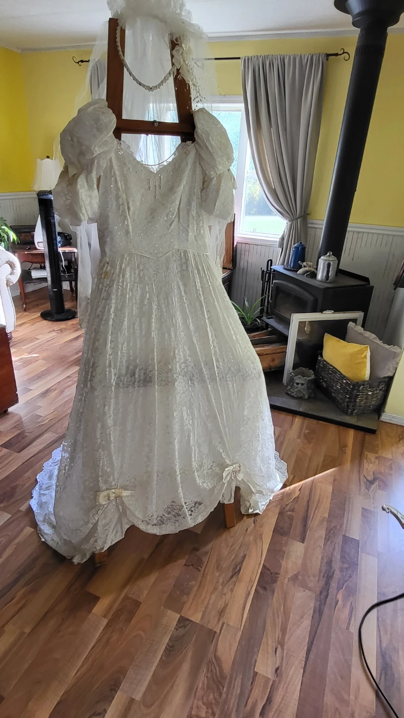 Vintage White Lace Wedding Dress - photo 2