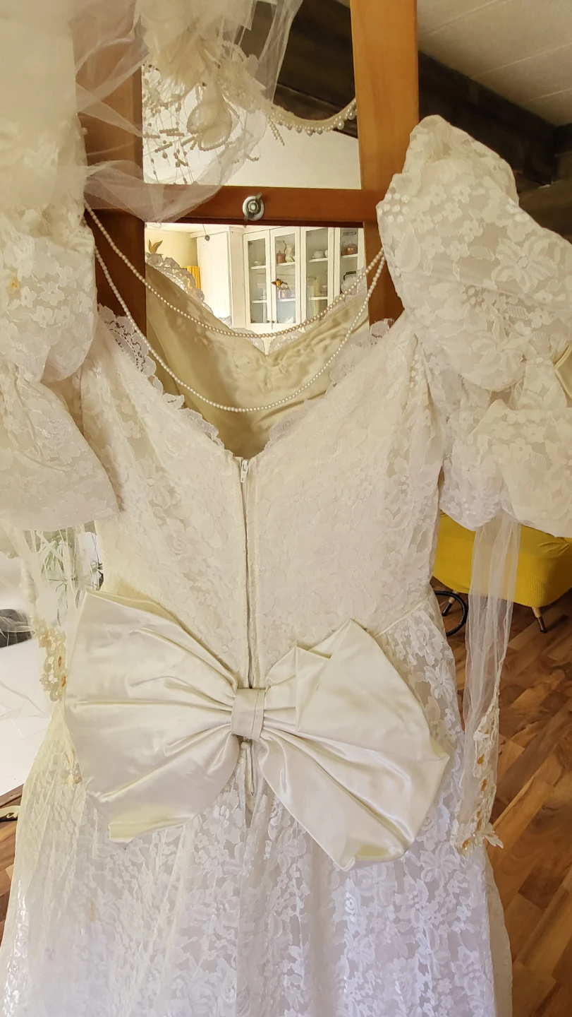 Vintage White Lace Wedding Dress - photo 4
