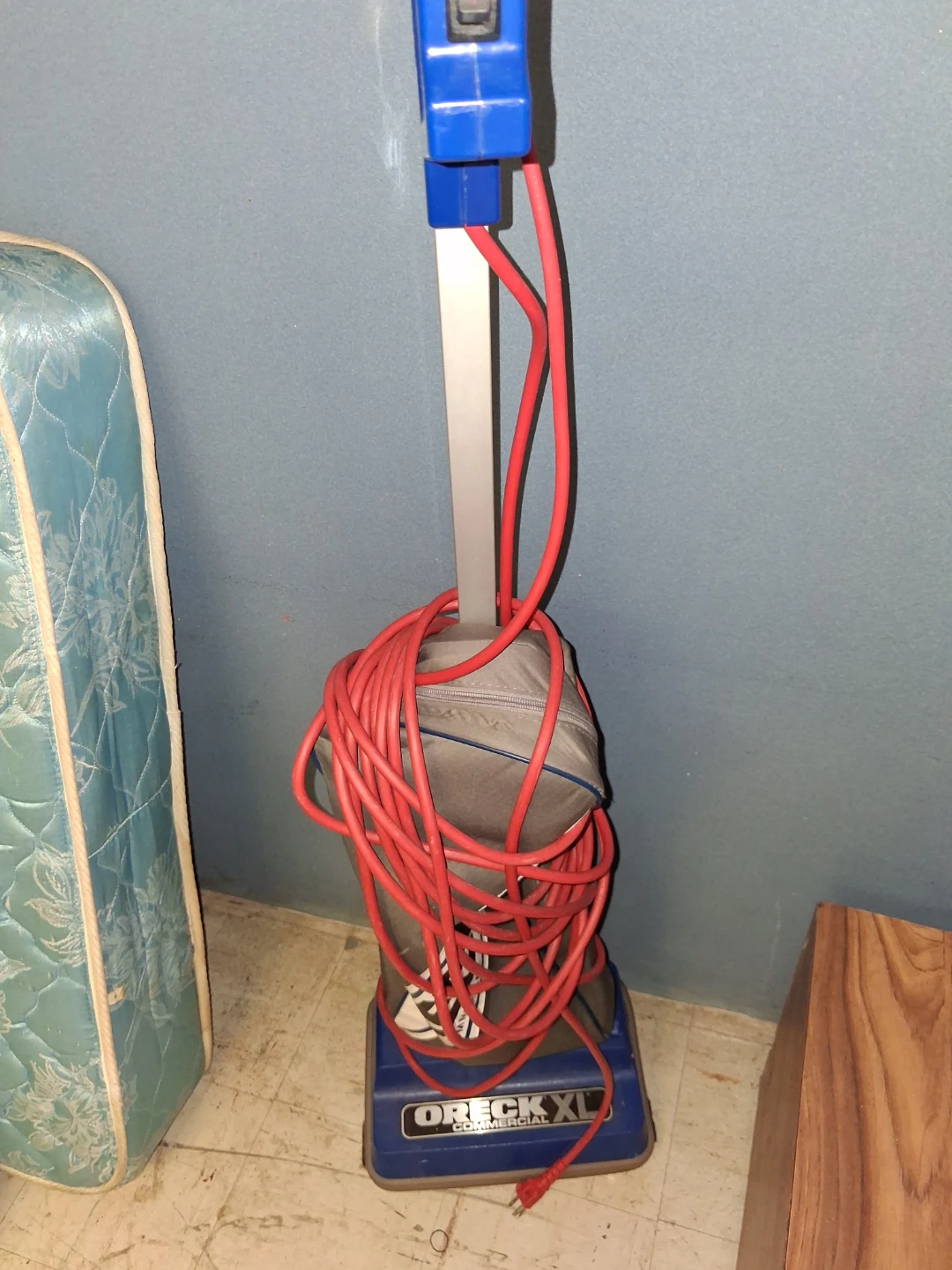 Oreck XL Commercial Vacuum - photo 3