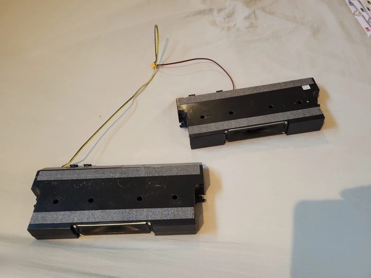Internal Stereo Speaker Pair