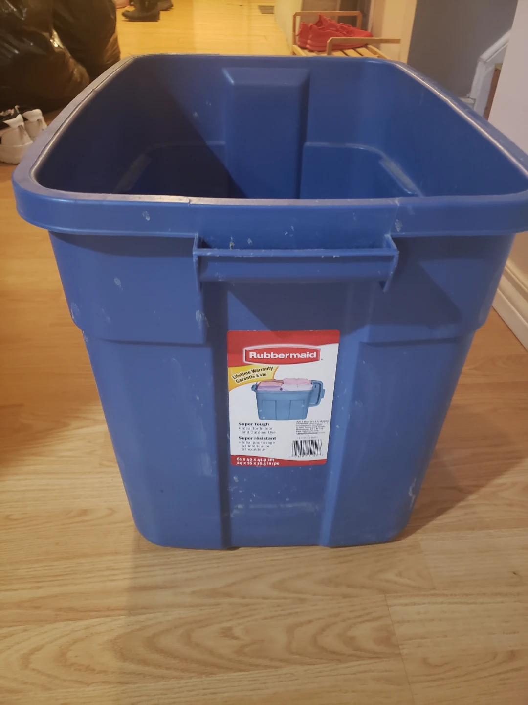 Rubbermaid Super Tough Storage Tote