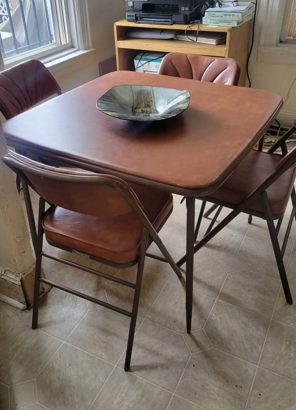 Dining table w 4 chairs great condition - photo 2