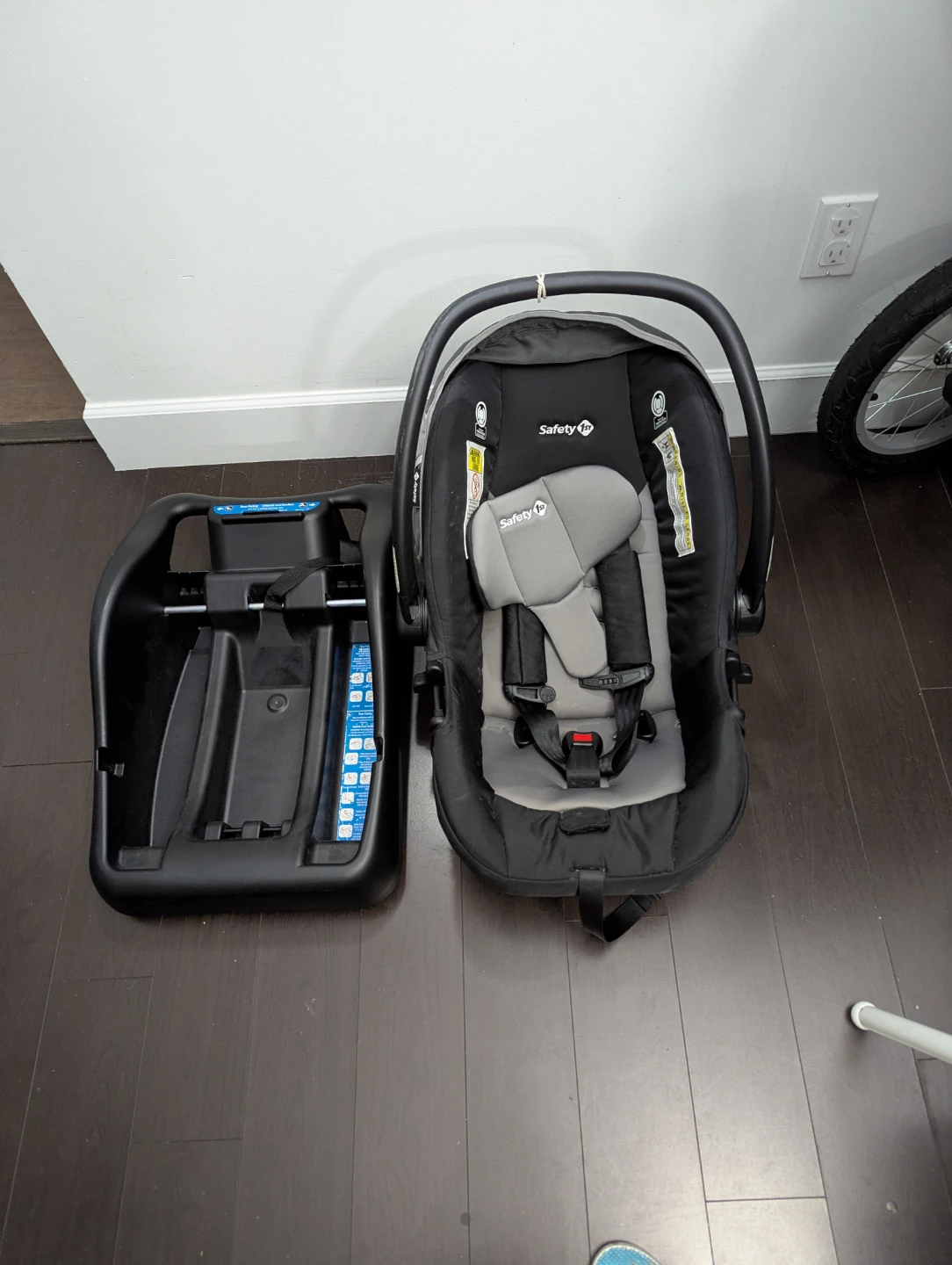 Safety 1st Infant Car Seat with Base