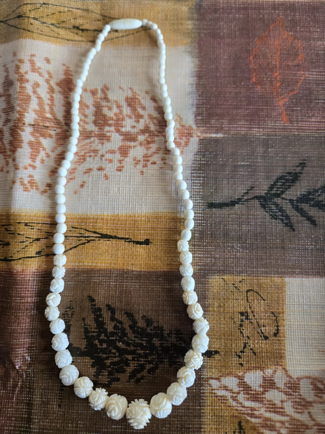Vintage Cream carved rose bead necklace 16"