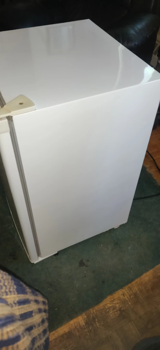 Danby Compact Mini Fridge - photo 2