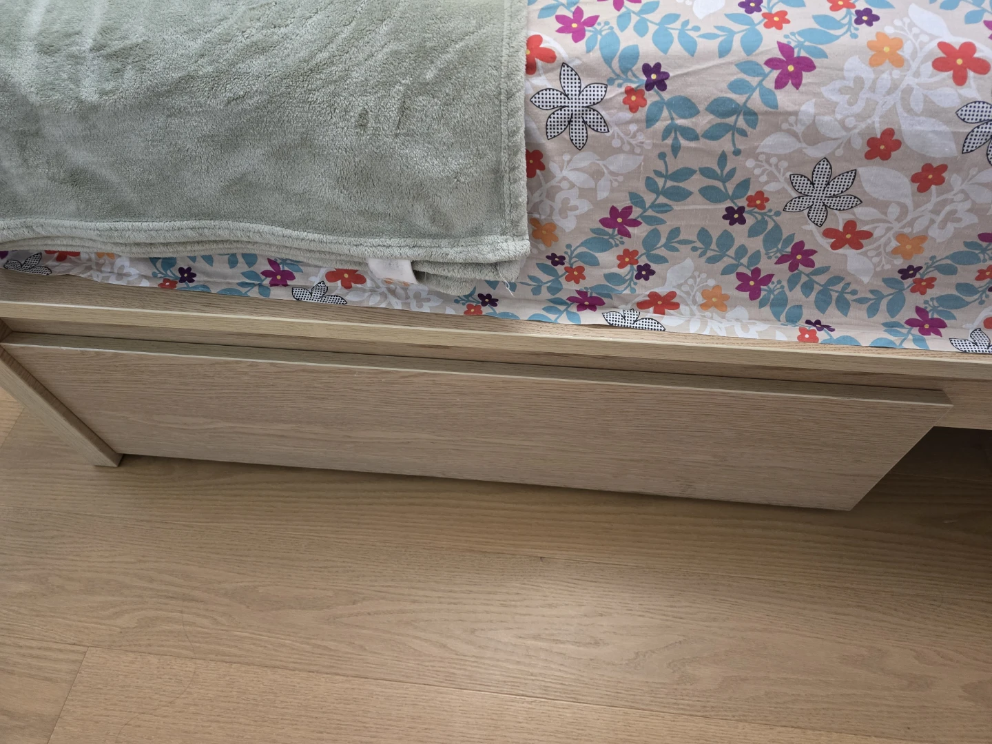 King size IKEA bed set with two nightstand - photo 4