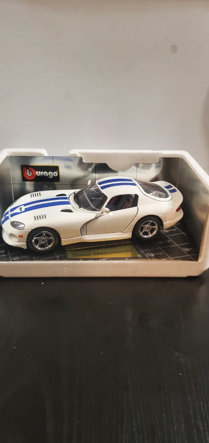 Bburago Dodge Viper GTS Coupe Model Car damages