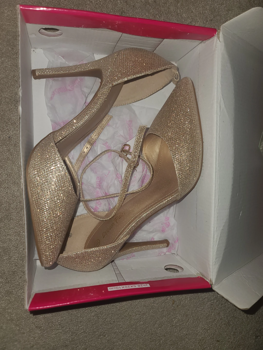 NWT Dream Pairs Gold Glitter Pumps - photo 3