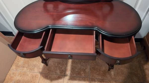 Bombay Co. Vanity Table w/ Mirror - photo 2