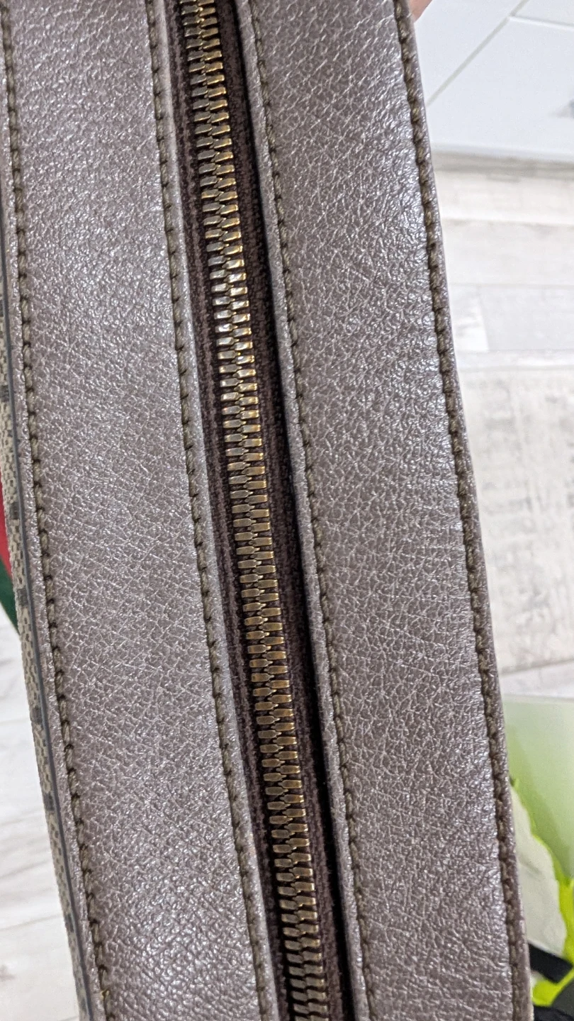 Authentic Gucci Neo Vintage GG Supreme Small Messenger Bag - photo 3