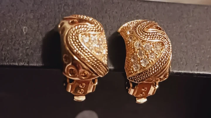 Gorgeous GRACE KELLY Gold Tone Rhinestone Clip-On Earrings - photo 4